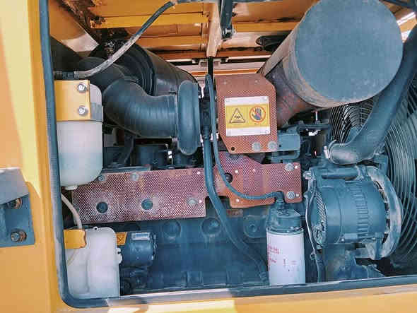 للبيع شفل كوماتسو حجم 150 دخول جديد مُرقم بصرة موديل 2011 مكينة 6 سلندر سوبر السوداء مُحسن گير ميكانيكي شفل تبريد جاهز الشفل من الثگالة للكيلة كله جديد شفل جديد هاتف (***********)
