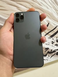 iPhone:11 pro max البطارية:97(معلاية) الذاكرة:256 لون: زيتوني القطع ال...