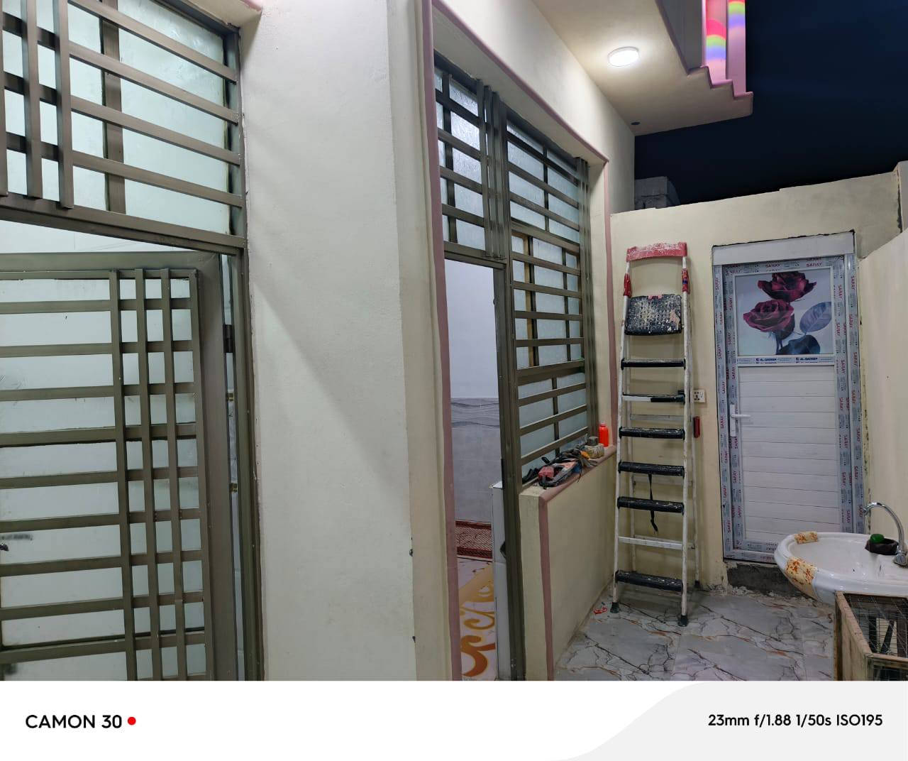 السلام عليكم
بيت للبيع في الكوفه حي ميسان  شارع الزوار المختصر  طابو زراعي سند 25 الأساس صب والسكف صب 
بيت كامل مكمل مكفول من كل جوانب 
مواصفات البيت مساحه البيت 115
غرفتين + صاله + استقبال + مطبخ + صحيات داخله وخارجيه + طارمه صغيره 
وايضا ارضيه بورسلين + جدران سيراميك كامل مكمل كلشي ما عاوز ولا حبايه تجي تخلي غراضك وتكعد وانت مرتاح البال ..بناء حديث مال جناي 2025. السعر45 مليون وبي مجال للشراي 
للاستفسار مراسله الصفحه او رقم 
‏‪/0788 109 4152‬‏ ملاحظه اقساط ما نبيع /
