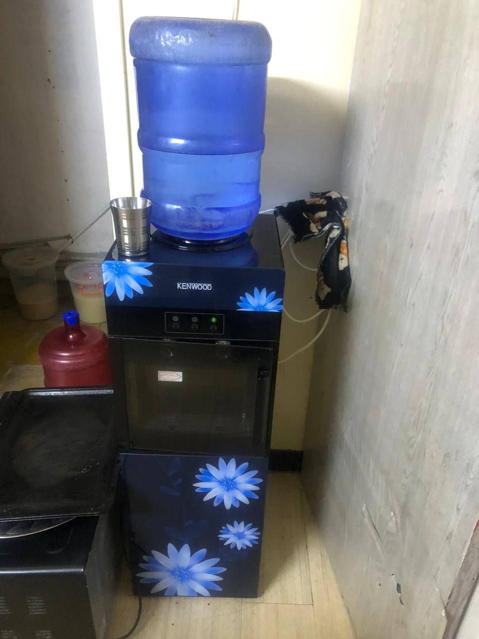 طباخ كريازي 200 وبي مجال
صوبه 50 
الميز 30
مجمده تركيه ب 300 
براد مي 75 
اوفن 50 
ميز 150 
كيزر طحان 100
غساله ملابس 12 كيلو سامسونك 350 
انفرتال سامسونك 1 طن تدفئه تبريد 
ثلاجه 600 وبيه مجال 18 قدم سامسونك

الطخم 400 وبي مجال ***********

الميز 200

الغرفه 450 وبيها مجال

مكان بغداد حي صدام او مجمع السلام السكني قرب حي جهاد
