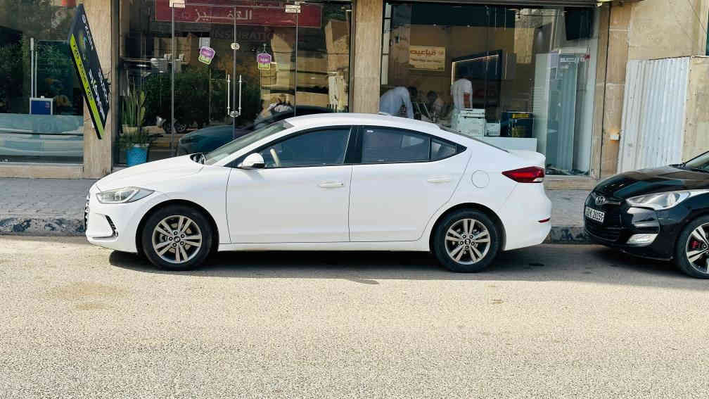 س . ع 
النترا 2017 خليجي رقم اربيل كفاله عامه عدا بارد شبرين بين الباب والجاملغ الامامي الايمن محرك 1600 خييير من الله شاشة تحكمات حدادية باتري جديد اربع دسك تبريد مانع انزلاق السعر 143 وبيها مجال للشراي ، علما انه السيارة مال جناي وواكفه من الصبح لليل .

للتواصل ***********
مكاني نجف حي ميسان بغداد
