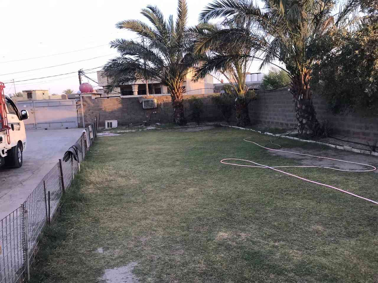 سلام عليكم اخوان
دونم للبيع سند 25 

بغداد الدورة عرب جبور قرب المستوصف الجديد 

شارع معمل الغاز

يحتوي على دار عدد (2)

كامل خدمات 

ماء اسالة +بير عدد (2)

كهرباء

انترنت

تبليط 

ملاحظة :-

بالإمكان بيع البيت الخلفي مع باقي الارض حسب طلب المشتري 

لتفاصيل اكثر الاتصال بصاحب الارض مباشرة 

***********

***********
