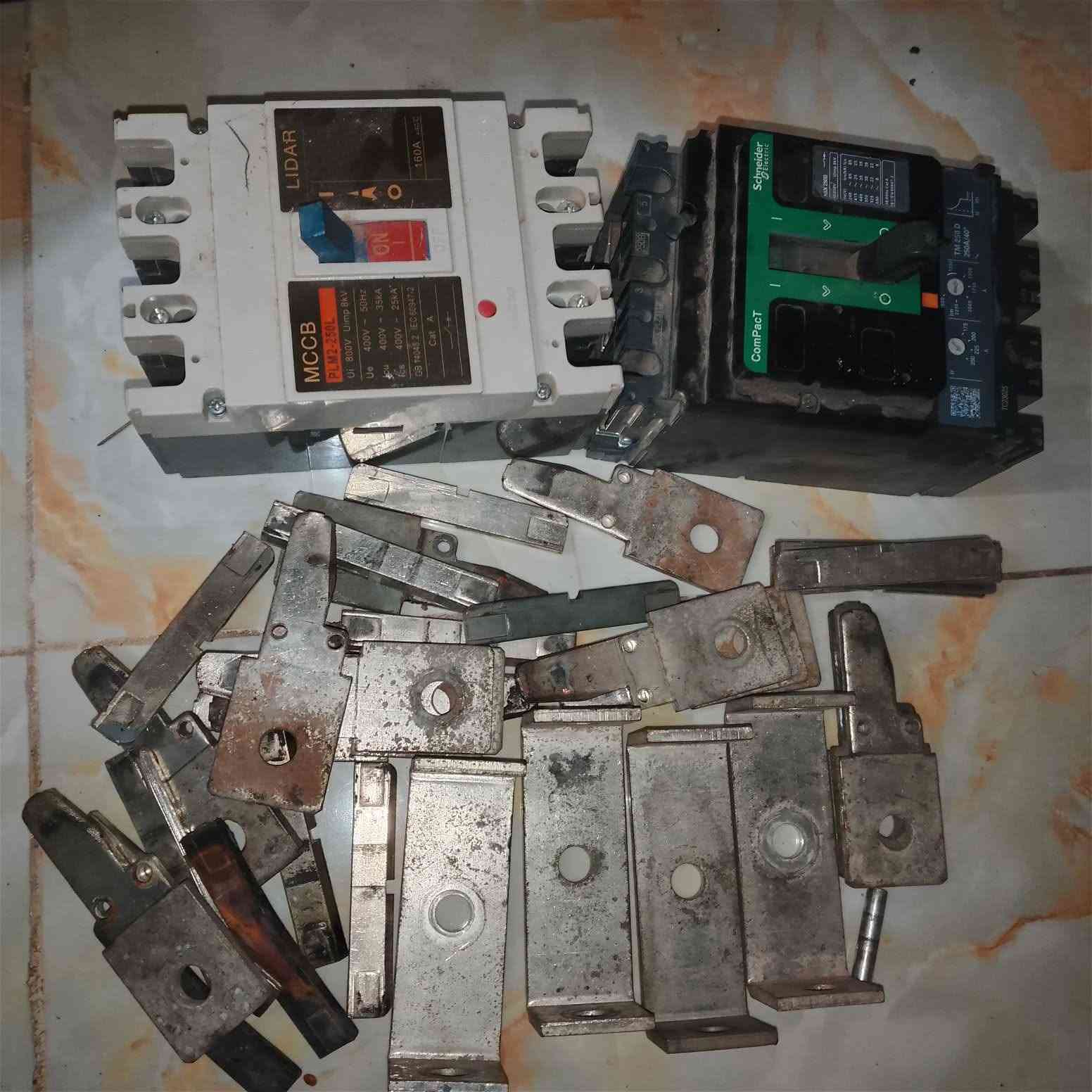 محولات2 للبيع ونحاس للاتصال***********
