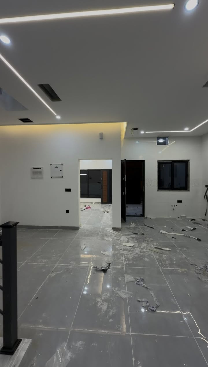 بيتين للبيع اسرى مفقودين (خلف بزار ستي)
كل بيت ١٠٧مت. واجهة ٧متر 
فول مواصفات بناء ٢٠٢٥
كل بيت يحتوي على  
غرفة نوم طابق ارضي غرفتين نوم طابق فوق 
.
طابو صرف 
لمعرفة السعر اكتب (تم)
***********
***********
