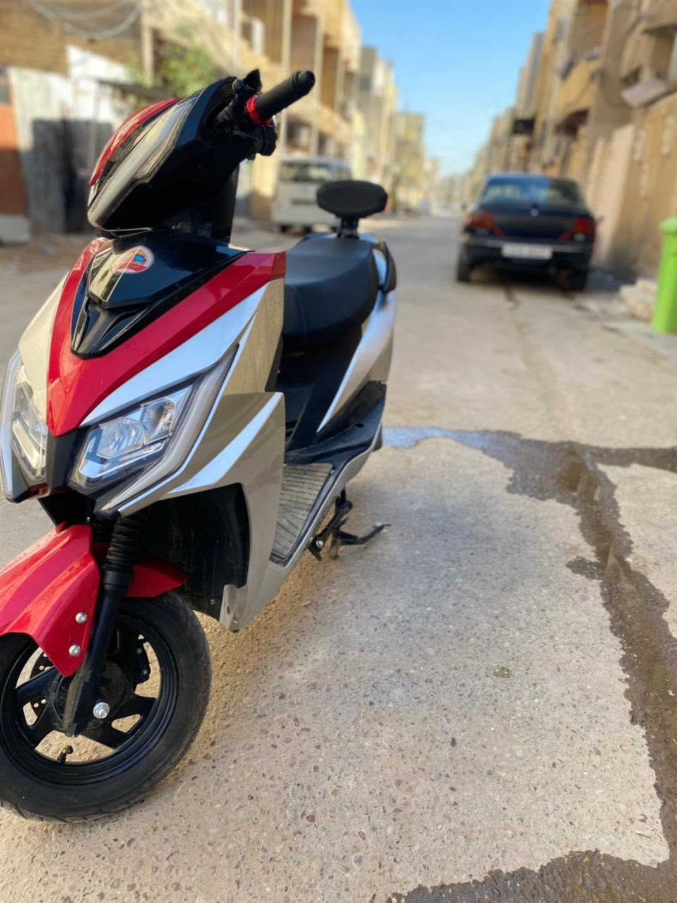 دراجه شحن عدي سكنس جديده فول صار سبوعين من أخذته كارتون بيدي شديته )(***********)واساب فقط 
ست بطاريات ضمان ٣اشهر
بريك دسك 
دبل هايدروليك
نضام تشغيل عن بعد 
نضام ثلاث سرعات
لايت ثلجي عالي ناصي
دبل هورن دبل إشاره كله شغال 
ملف 2500 
سرعته الحقيقيه 70
تمشي 65كيلو متر حقيقي
