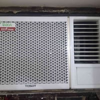 مكيف طننين للبيع سعر٣٠٠ المكان حسينيه ٠٧٧١٣٠٧٩١٧٦