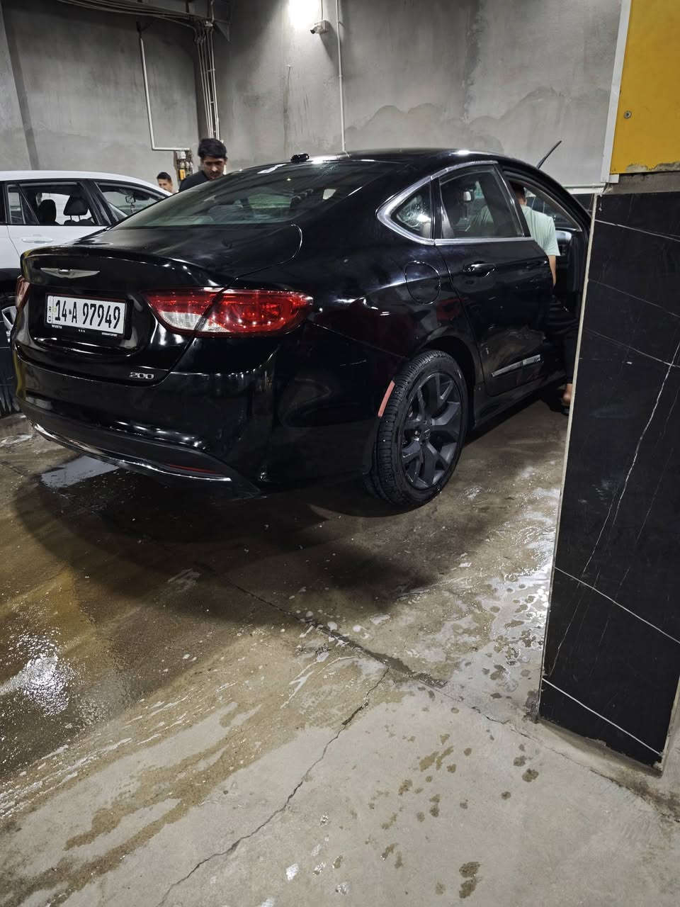 السلام عليكم
C200 موديل 15 محرك 4 سلندر 
نقصها تبريد وابيع حزام بيها تكحيل وصبغ بسيط بس ابيع احزام 
حداديه الوره 100%
الحداديه الكدام 50%
تواير جدد 
بيها فتحه سقف 
ب اسمي السياره 
99$
***********
