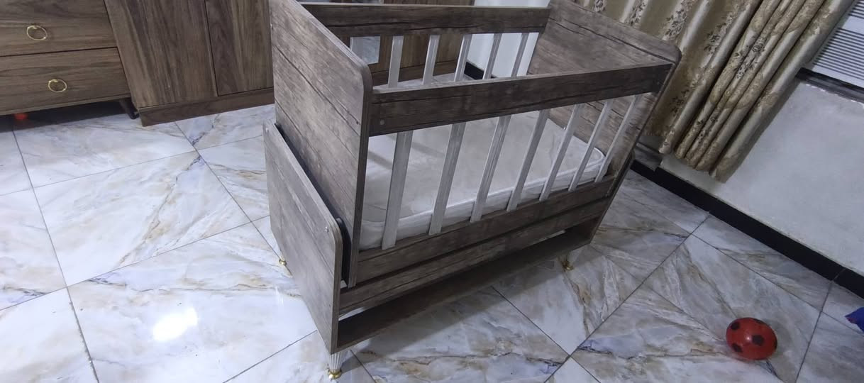 السلام عليكم كاروك مال اطفال هزاز نظيف نظيف مستعمل  شيء بسيط مع الدوشك  السعر٨٠ العلم الجديد ١٣٠ اخذته  من عده الدوشك العنوان بعداد البياع ***********
