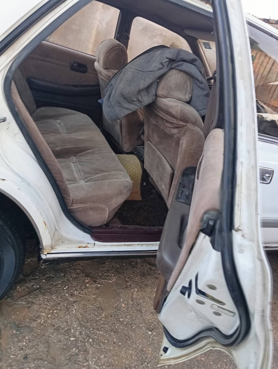 يالله الهم صلي على محمد وآل محمد البيع
مارك عظم رقم ذي قار  وراعيه موجد بالنجف السياره حلوه شوفت عنك الصور گدامك 
السعر 57ويه مجال حگ الجيه تبريد شعال گهربايه كله شغاله 
الحداديه 60 بل 100المكان نجف وهاذا رقمي ***********
