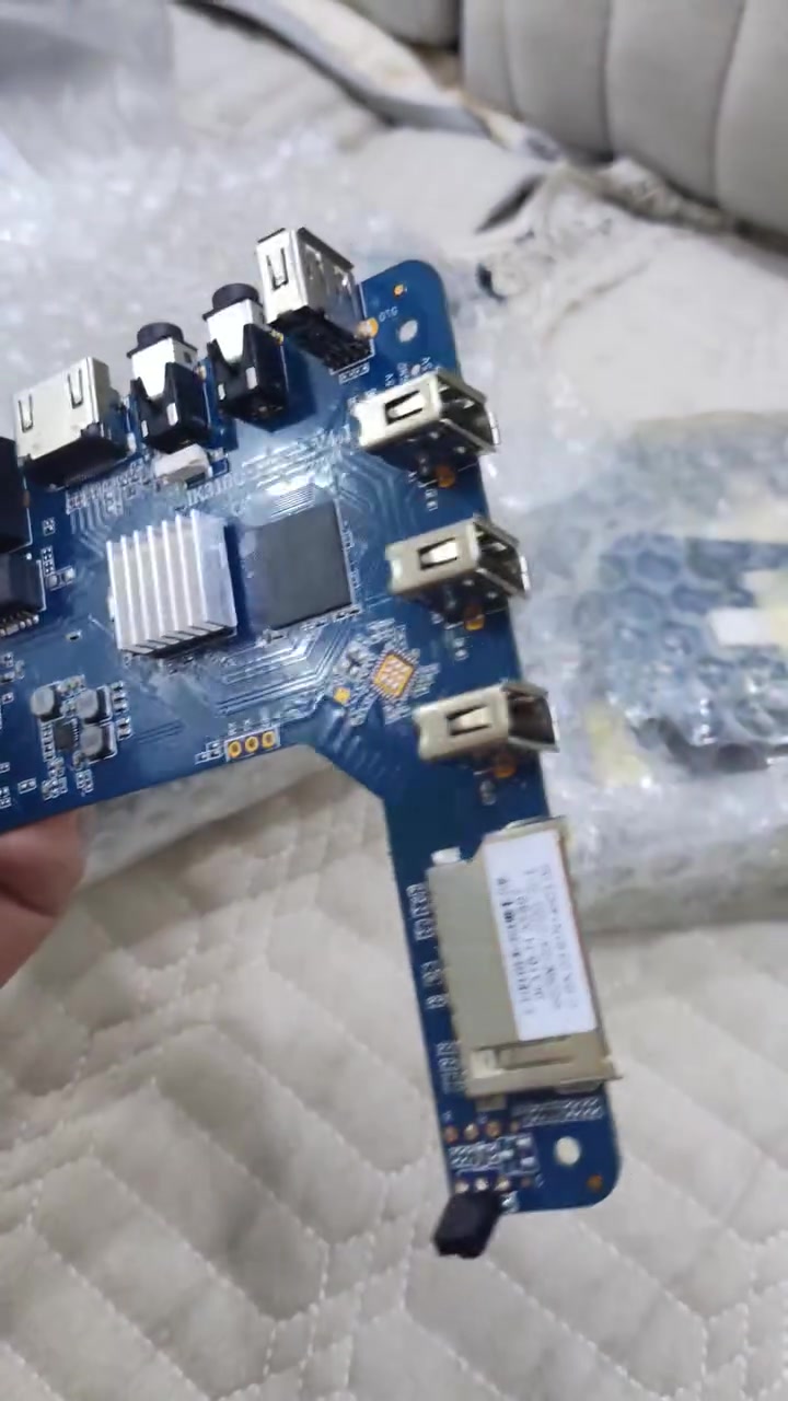 Tv box داخلي
متوفر 15 قطعة


**إذا كنت صاحب هذا الإعلان وتريد حذفه لأي سبب، رجاءا أرسل رسالة إلى الدعم الفني**