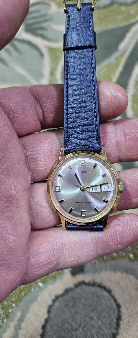 ساعة تكويك تحركها تشتغل وتوكف احتمال تنظفه
لون ثابت اعتقد طلاء ذهب والتاريخ فد منظر
كلش نظيفة وحلوه طلعتلي ويه الغراض
هاي 30 الف ماعندي توصيل


**إذا كنت صاحب هذا الإعلان وتريد حذفه لأي سبب، رجاءا أرسل رسالة إلى الدعم الفني**