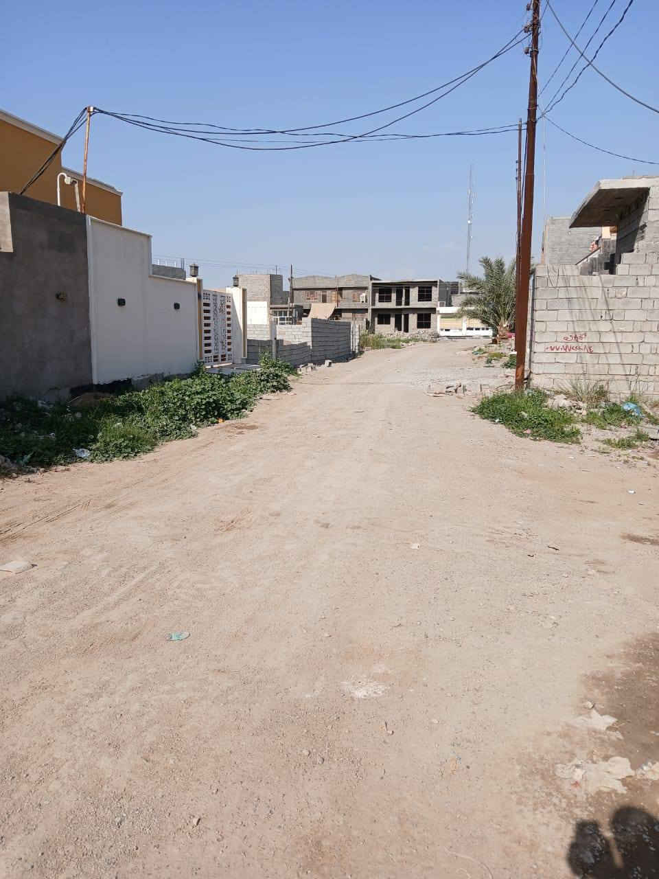 للبيع دارين مساحة كل دار 150م   7.5×20  الاول طابقين
يتكون الطابق الاول من غرفتين نوم وصالة واستقبال ومطبخ وصحيات داخلية وخارجية و الطابق الثاني اربع غرف نوم مع صحيات بناء درجة اولى فول 
 والدار الثانية طابق واحد غرفتين نوم وصالة ومطبخ واستقبال وصحيات داخلية وخارجية.    اضافتآ قطعة  100م 10×10 مربعه  مجاورة للبيت وكلا حسب سعره   العنوان بعقوبة تقاطع القدس مجاور جامعة بلاد الرافدين القديمة ونفس الجهة  يبعد عن الشارع العام 150متر    للأستفسار الاتصال ~***********
