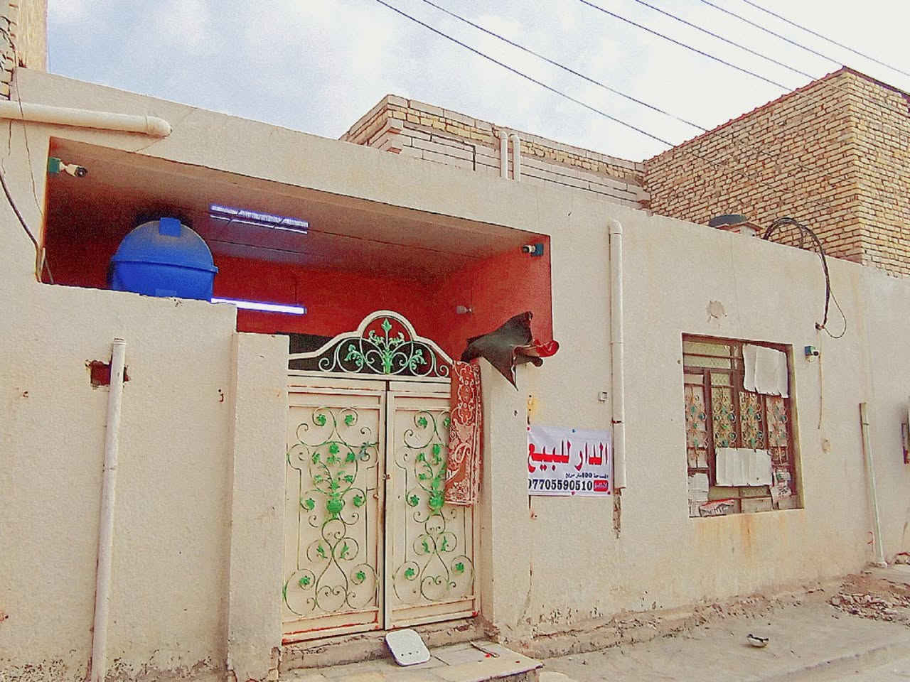 السـلام عليكـم
دار للبيع..
العنوان: في حـي الرحمه الثانية مقابيل محمد ابو التنكر  كامل الخدمات م 100 متر مربع 
.. يتكون من استقبال وغرفه وصالـه ومطبخ وصحيات ومخزن... 
الرقم: ***********
الاستفسار خاص رجآء رجآء...
