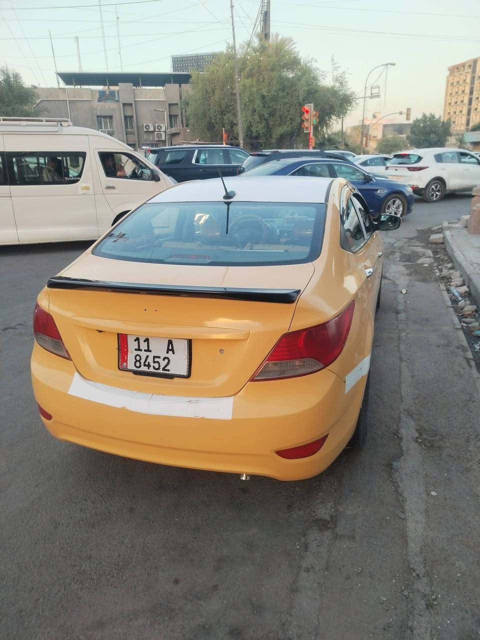 سلام عليكم
اكسنت موديل 2013 وارد امريكي 
محرك 1600 جي دي اي 
كير اوتو 6 نمر 
سنويه ل 2027 بشهر 7
مصفره هيه وغرامات 
منضومه تبريد جديده 
منضومه زنون 
سياره خير من الله 
قرفته كلش حلوه 
العنوان بغداد ابي غريب 
***********
شراي يخابر ويدلل
