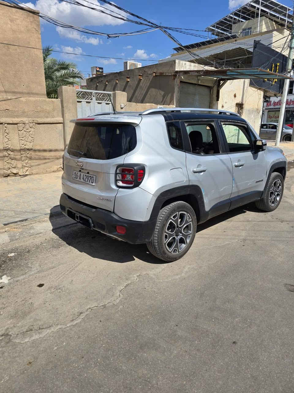 للبيع فقط السعر ٨٩وبيها مجال مستعجل على بيعتها بسبب ضرف خاص مو سعرهااا 
🚗 تفاصيل المركبة

• السنة: 2016
• Model: Jeep Renegade Limited
• المحرك : 2400cc بنزين
• ناقل الحركة: أوتوماتيك
•المسافة المقطوعة: 149kmوقابل للزياده
• اللون: رصاصي

✨ المميزات

• داخلية جلد بالكامل
• مقاعد كهربائية
•تدفئه المقاعد والستيرن
• كاميرا رجوع للخلف
• رادار جانبي
• تحكم ستيرن متعددة الوظائف 
• كروز سرعه
• نظام معلومات شاشة تعمل باللمس
• فتحه سقف عدد٢
سيارة SUV ممتعة وعملية ومميزة تجمع بين الراحة والعملية وسهولة الاستخدام اليومي.
•حاله السياره جيده 
•مكينه وكير وحداديه وكهربائيات كفاله 
تخم تاير جديد 5 ويل كب تبريد ماشاء الله استخدام زيت امزويل العلبه السوده 0w20 
•تم اضافه منظومه غاز Lpg من ورشه النجف الحكوميه مع ضمان سنه كامله السياره ماشاء الله ماكو اصراف نهائيا ب ١٠ الف تقطع مسافه ٤٠٠كم للعلم سعر المنضومه ٤٠٠ الف للراغب او ارفعها من السياره وكلشي يرجع بلادي ومرتب 
📍مكان السياره النجف الاشرف 
***********

⚠️حادث السياره بنيد وخدوش وايرباكات
