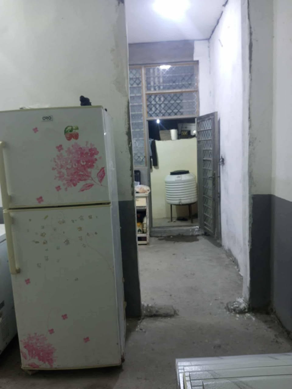 السلام عليكم بيت للبيع مساحة ١٠٠ متر البيت طابق واحد غرفه واحده 
نوع سند زراعي موقع الدار خلف المستشفى للبيع بسعرع ٦٨ مليون للطلب والاستفسار مراجع مكتب علاء التميمي للعقار والخدمات المالية 
الكائن في كسيرات بدايه شارع العلوه 
اهلاً وسهلاً بجميع 
***********-***********
متواجد من ساعة ٨ صباحا الى حد ساعة ١١ مساءً
