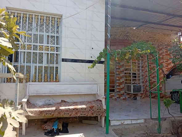 السلام عليكم بيت مع قطعت ارض للبيع المساحة 750مساحة البيت 300بناء حديث الأرضية بورسلين والسقوف ثانويه بي اثنين اغرف وحده 4/5وحده4/6وصاله وحمام داخلي ومطبخ 6م وهول مع درج ومضيف 4/8 وجملون عرض 7وطول11 البيت مشجر بي 10نخلات مثمرات والباقي شجر فواكه خدمات كامله ماء وكهرباء ومولد ذهبي ومنضومه كامرات مدارس عبر الشارع ابتدائيه ومتوسطة وعداديه سند 25بسمي اقرار محكمه العنوان قرب طويريج يم سيد محمد العابد تيل 440السعر70وبي مجال الرقم ***********
***********
