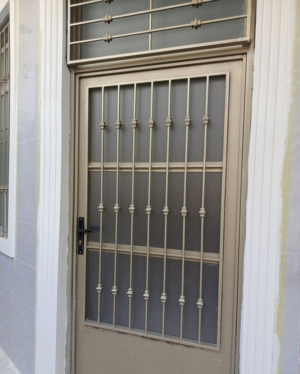 صباغ جدران داخلي وخارجي وعمل كافه الصباغ الحديثة 

ديكور بديل الرخام والخشب والشيبورد/ سحبات فوم داخليه 

طلس معجون وستن/ ورق جدران/ شبابيك تنظيف وصبغ 

ترميم وتصليح البيوت القديمه وسنفره / معالجه الرطوبه 

شغل درجه اولى/ ***********
