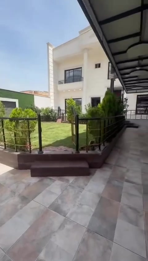 دار للبيع معا الاثاث وسبالت في حي الملايين الاولى قرب جامع الصواف
المساحه البيت 560متر طابقين بناء فول حديث خدمات كامله 
جنس الارض بستان ملك صرف 
لمعرفة سعر علق بكلمه تم 
الاستفسار ***********
واتساب ***********
