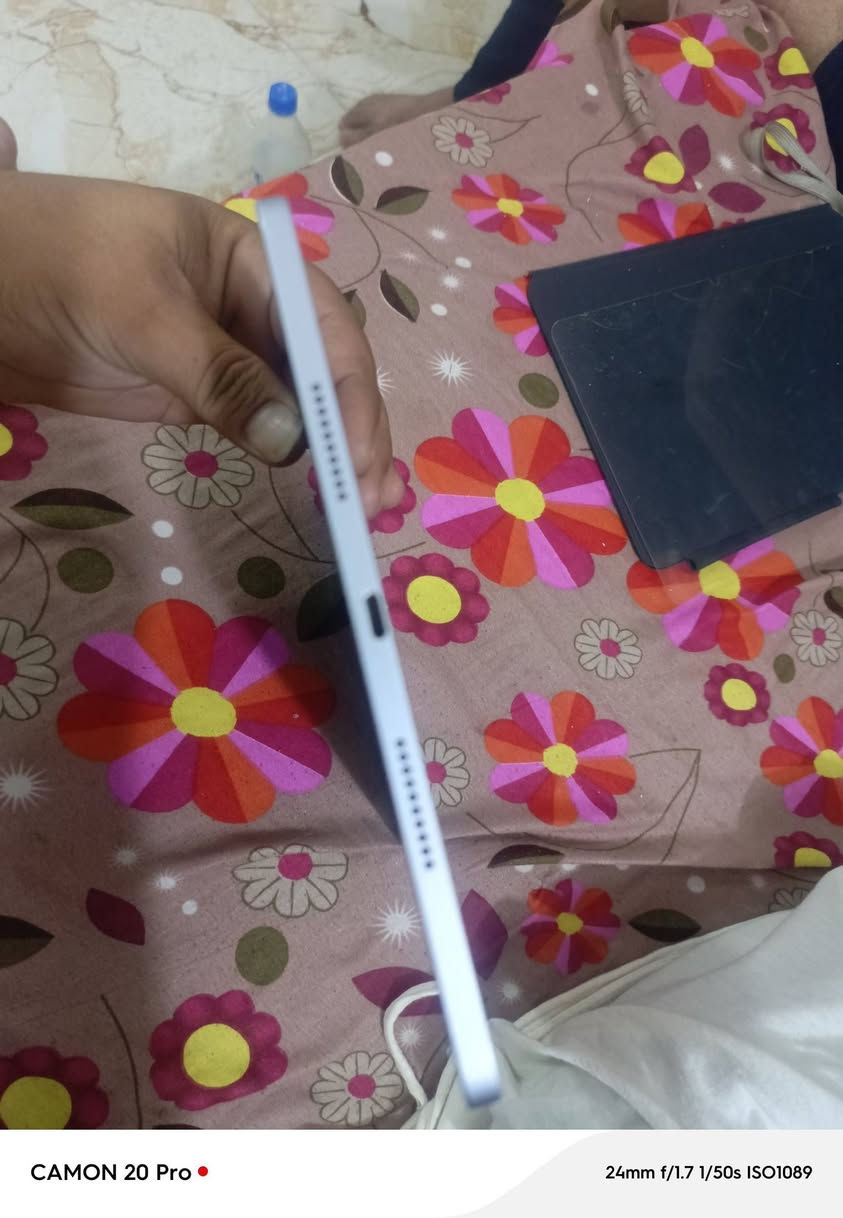 ايباد شاومي 7 نضيف كلش شخ مابي استخدام شخصي  للدراساه ذاكره 256GB  وملحقات كامله العنوان واسط الكوت للتواصل   فيس. او ع رقم***********
