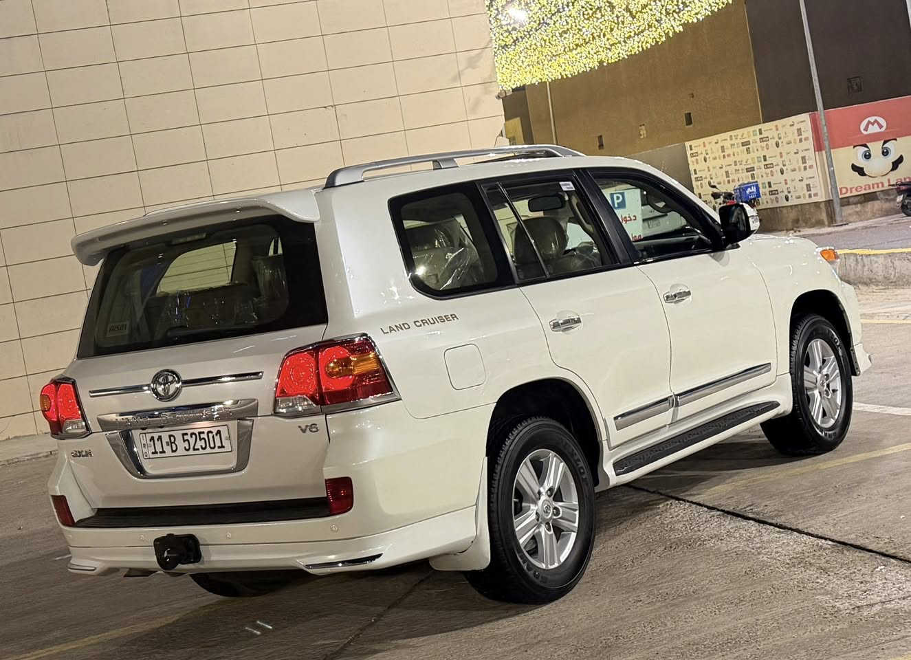 سلام عليكم تيوتا لاندكروز 2013 بريم اصلي  GXR السياره كفاله من كلشي
6سلندر رقم بغداد  مشروع وطني بسمي تحويل مباشر 
اللون ابيض صدفي
موصفات 
سلايت روف 
فور ويل 
مري قلاب 
ابواب بصمتين
كشنات جلد 
كشن كهرباء 3دكم
اشاير مري
جام اوتو
لايت زنون 
تبريد ثلاث قطع 
ثلاجه
7 راكب 
‏‎تحكم استيرن
السيارة حيل جديده 
كير محرك كله بشرط 
تخم تاير جديده 
السياره جاهزه من كلشي
مكاني بغداد قرب مطار بغداد 
السعر 368$$ وبيها مجال بصيط 
رقمي ***********
