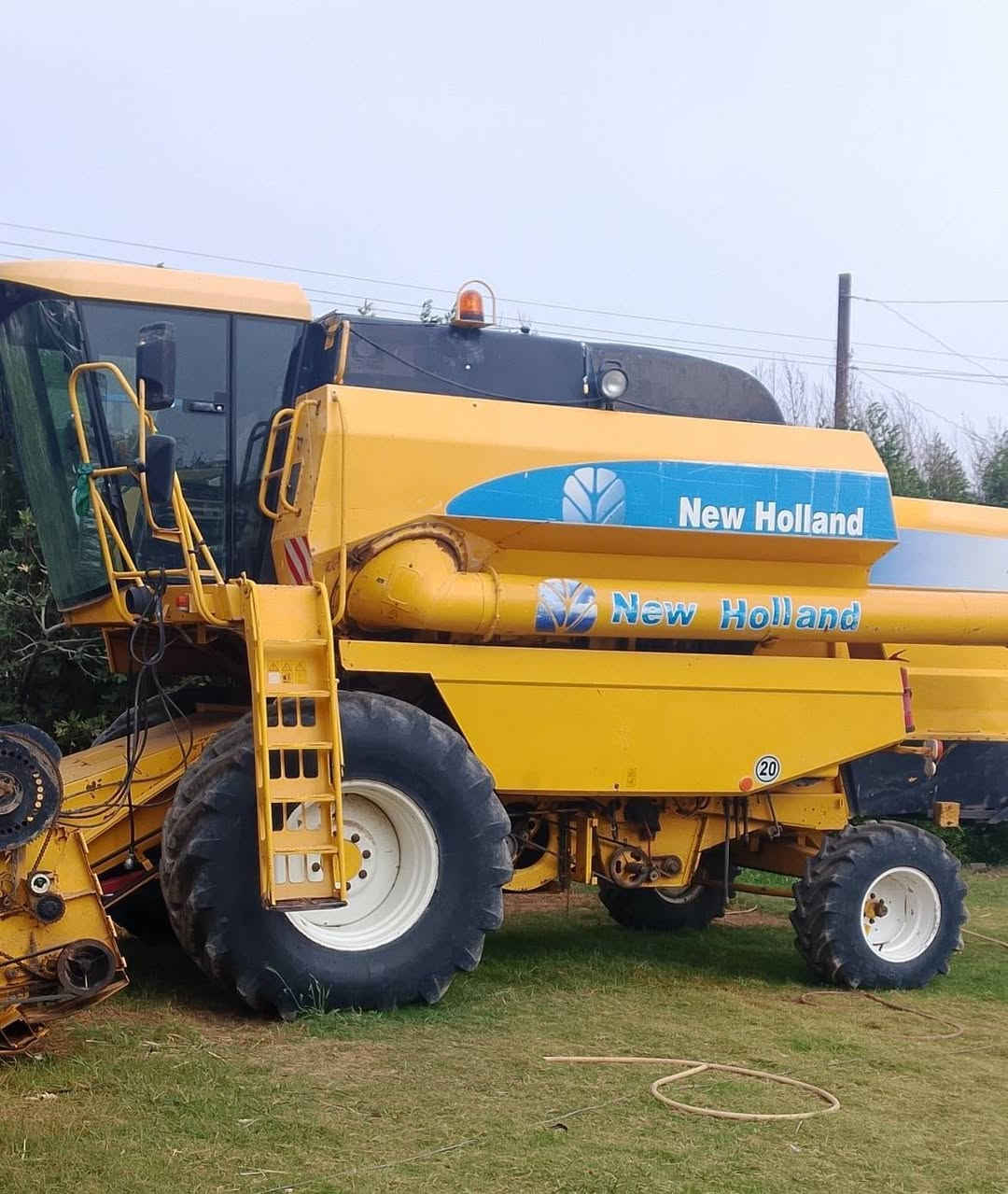 سلام عليكم 
حاصدة 2006 للبيع 
هيدرو 
طبله 17 قلاب
دبل درام فول مواصفات 
كفالة عامة 
رقم أربيل .
الاستفسار على الرقم / *********** /
