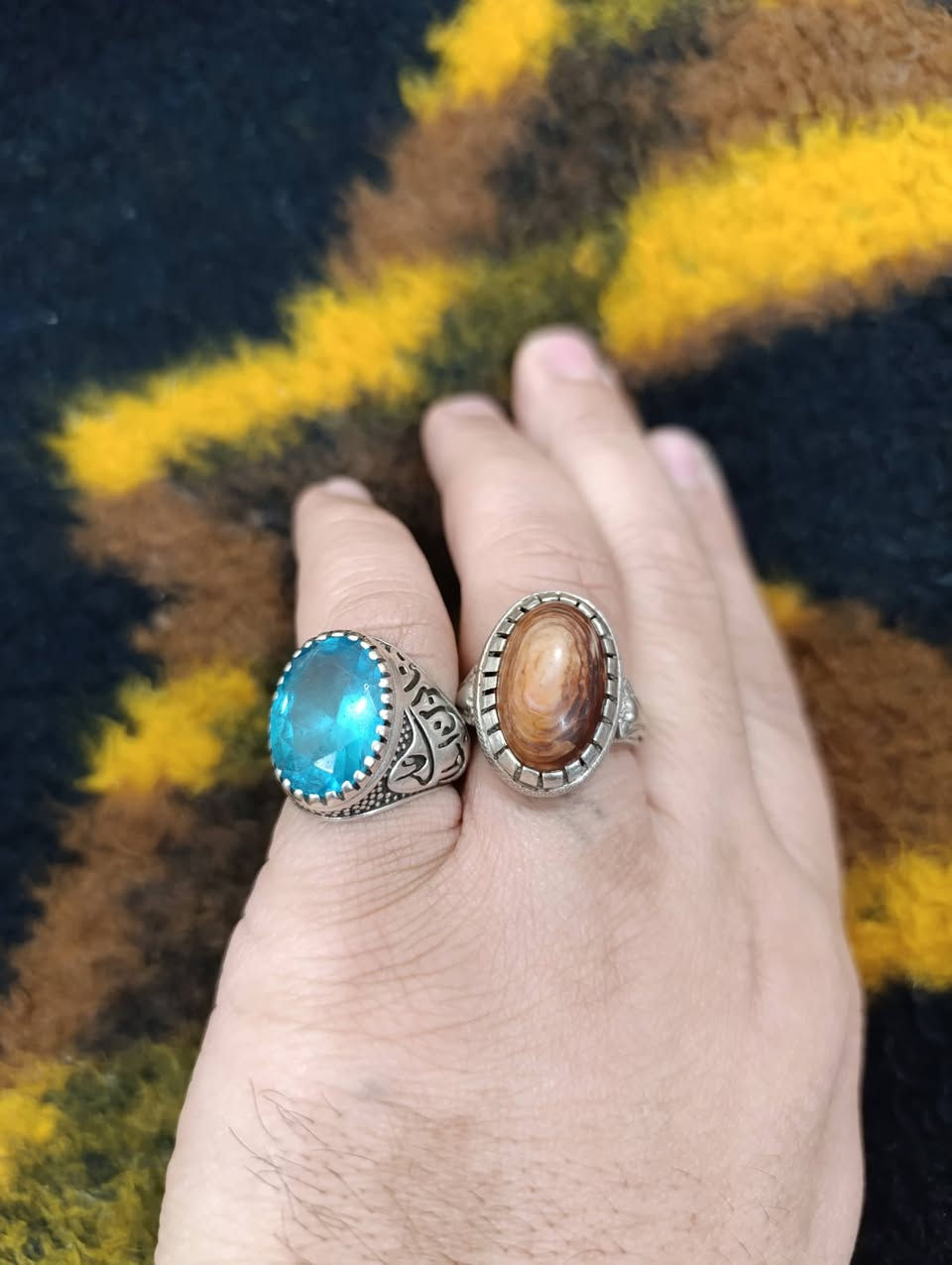 صباح الخير سعر قطعه ١٠٠ الف الي يريدهن يراسل أو يتصل هذا رقمي *********** حسين ابو ورود
