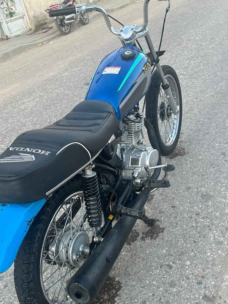 السلام عليكم دراجه للبيع شاصي 21 او تعمير 25 اوراق اصولي الدراجه مفتوحه ولفات السعر 700 او بيه مجال المكان دوانيه قضاء الشاميه ***********
