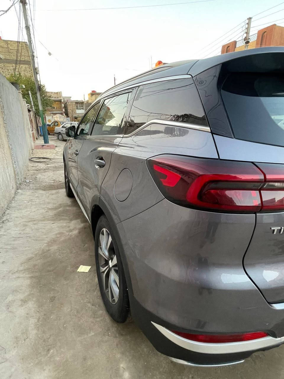 تيكو سفن برو فول مواصفات لاگجري بأسمي رقم اربيل  السيارة على وضع الشركة وداخلة بلضمان  التفاصيل 👇 سعر 130
‏🚘 الموديل 2022
‏🚘 سعة المحرك 1,5L تيربو 
‏🚘 مرتبط بناقل حركة أوتوماتيكي 9سرعات
‏🚘 عدد AIR BAG 6 ‼️
‏🚘 حساسات خلفية
‏🚘 لايت زينون + LED
‏🚘 كشافات 
‏🚘 بك لايت LED 
‏🚘 حجم الاطار 235/60R18
‏🚘 اريل نفكيتر 
‏🚘 هاند بريك بصمة 
‏🚘 مفتاح التشغيل بصمة + ترحيب فتح وإغلاق 
‏🚘 دشبول شاشة تفاعلي
‏🚘 شاشة لمس تدعم اندرويد اوتو ابل كاربلي
‏🚘 كاميرا دوارة ٣٦٠ خمس كامرات 
‏🚘 المقاعد جلد 
‏🚘 المودات والأوامر الصوتية
‏🚘 مثبت السرعة Cruise 
‏🚘 أوضاع القيادة Drive Mode
‏🚘 فحص أنظمة السيارة 
‏🚘 مقود جلد حياكة رياضي كهربائي متحرك 4 أوضاع 
‏🚘 حساسات ضغط اطارات
‏🚘 تبريد شاشة مناخين منفصلين 
‏🚘 قطعتين تبريد 
‏🚘 التحكم بمقود الگير جويستك
‏🚘 ا ABS 
‏🚘 أوتو هولد 
‏🚘ا ISOFIX ايزو فكس
‏🚘 نظام مانع الانزلاق
‏🚘 تتسع المقصورة الداخلية ل 5 راكب 
‏🚘 اشارة في المرايا الجانبية قابلة للطي 
‏🚘 مخرج منفذ الطاقة ⚡
‏🚘 شاحن هاتف Wireless 
‏🚘 ا Bluetooth / USB 
‏🚘جام سياره حمايه للطفل 
‏🚘فتح جميع جامات سياره من بصمة + تشغيل عن بعد مع التبريد 
‏🚙 مساعد نزول منحدرات 
‏🌈 إنارة محيطية7الوان
‏🔑بصمه العدد (2) 
‏ظمان الشركة ست سنوات او 200الف
ملاحظه سياره مكفوله ما عده شبر بارد بل جنطه
مكان سياره بغداد حي اور 
استفسار ***********
