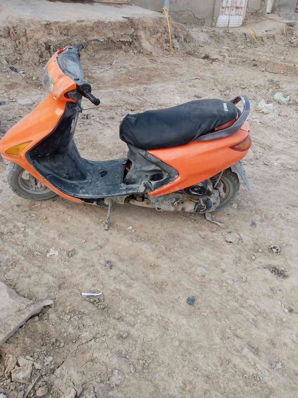 السلام عليكم دراجه فراشه مفتوحه مره وحده لل بيع كلشي ما عوزه سلف هندر شغال شغل واطلع  رقم ***********
