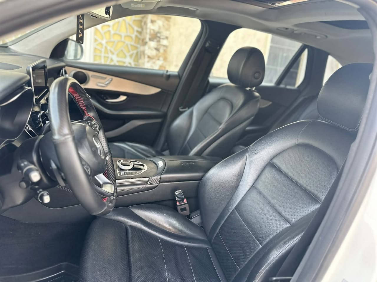 السلام عليكم glc موديل ٢٠١٩للبيع السعر ٢٦٠ السياره فول مواصفات مابيه اي نقص ولامسج بيه بسمي رقم بغداد او مرواوس باقل سعر *********** بيه بنيد مبدل عنوان بغداد الكرخ
