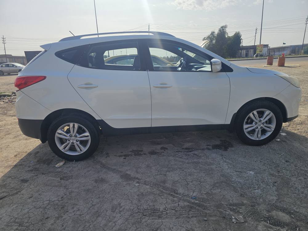 توسان موديل 10 رقم سليمانيه بأسمي بيها بارد فقط بدون قطرة صبغ  حداديه تبريد ثلج غرفه نظيفه سنويه مجدده ل 31. السعر 25 وبيها مجال مكاني الحله
للاستفسار *********** /***********
