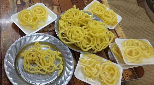 السلام عليكم متوفرة كبة حلب و زلابية
مستعدون بتجهيز جميع المناسبات و اصحاب المطاعم و المحلات 
الكبة 7قطع بالف 
ماعون الزلابية 6 قطع بالف 
العنوان الثعالبة شارع البانزين خانة 
***********
