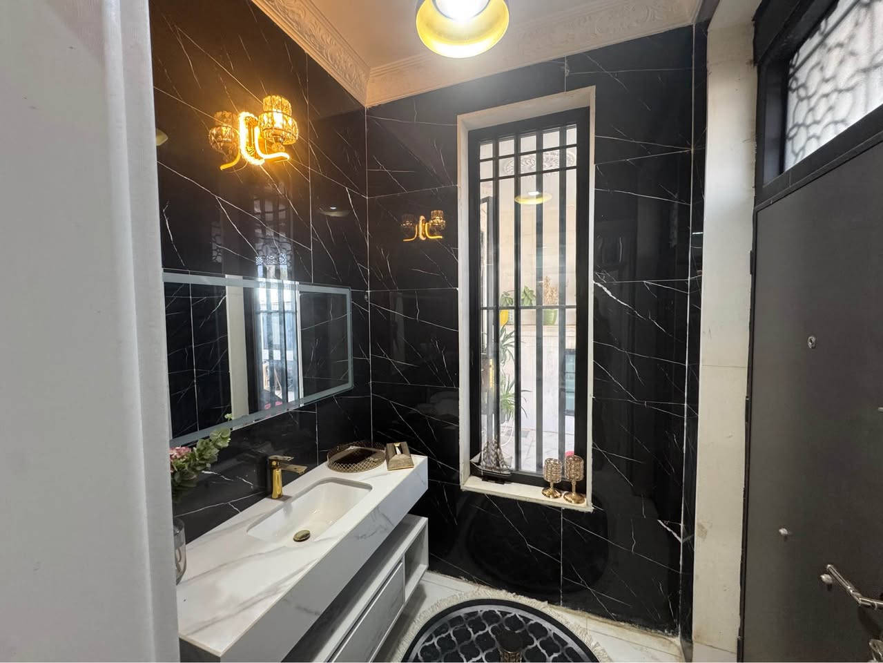 � خانوو بۆ فرۆشتن – 32 پارک (چوارگۆشەی زێڕین)

دەرفەتی باش بۆ کڕینی خانوویەکی نوێ‌ دروستکراو لە شوێنێکی نایاب لە ناو چوارگۆشەی زێڕین – 32 پارک.

🔹 تایبەتمەندییەکان:

 • بینای نوێ
 • سیستەمی فلات
 • چێشتخانەی تەواو (مەتبەخ)
 • ڕووبەری: 200 مەتر چوارگۆشە
 • شوێنی نایاب و نزیکە لە هەموو خزمەتگوزارییەکان

🔹 نرخ: گونجاو بۆ گفتوگۆ

📞 پەیوەندی:
***********
یان پەیوەندی لە تایبەتی أربيل, العراق
