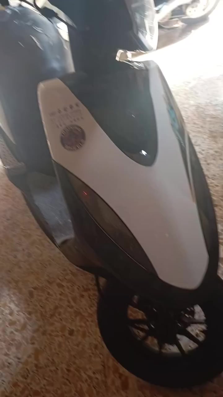 سلام عليكم ورحمة الله وبركاته ماكس للبيع الدراجه نضيف أحله من الصور السعر 700الف بيها مجال بسيط العنوان مدينة الصدر قطاع 75 الرقم ***********
