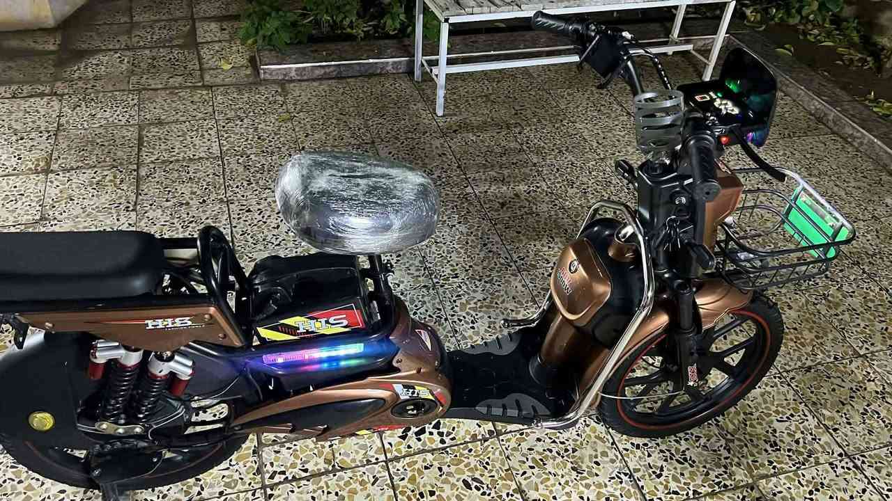 سلام عليكم ماطور شحن للبيع كل عيب مابي بس مكان جوزه خربان أو شاشه امبدل بي بلادي
كركوك واسطي 
***********
السعر 200الف
