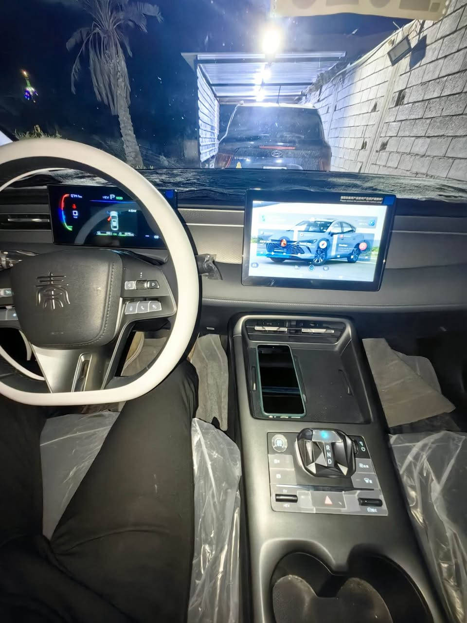 السلام عليكم 
BYD. 2025  جن بلاص 
السياره اخت الزيرو ماشيه 5000 مرقمه و كامله و صاحبها يريد تحويل كفاله ماعده رصعه موضحه بلصوره مكاني البصره - 124 وبيها مجال واذا مرواس عادي 
 *********** Singapore
