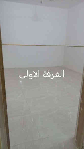 السلام عليكم بيت طابو صرف للبيع مساحه 150متر بناء جديد بناء طابوك رباط كونكريت السقف عگاده البيت يتكون من غرفتين  وصاله ومطبخ وحمام وصحيات البيت جديد مامحتاج كلشي موقع مالته جيد جدا المكان حي العسكري الغربي قرب شارع العريضه قرب صيدليه محمود الجنابي الاستفسار ***********ابو حسن العارضي السعر خاص
