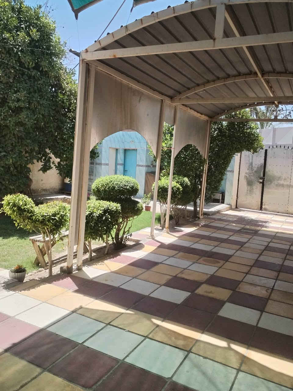 السلام عليكم ورحمة الله وبركاته بيت  متكون من طابقين بيت نضيف الطابق الأول استقبال غرفه صاله مطبخ حار بارد الطابق الثاني غرفه +صاله طابو صرف رقم الهاتف *********** موقع حي الحسين شارع سيد طالب
