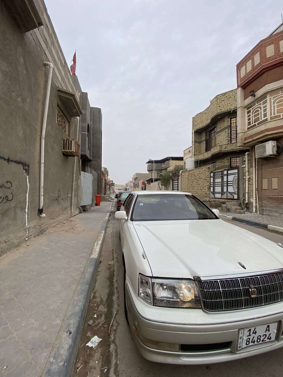 السلام عليكم راس الثور فلات عسليه مكفوله من الكص ونقل وضربه صبغ مكانات فقط 
مكينه وكير ڤيڤتي تخم تاير حداده تبريد كله شغال سياره جاهزه مال جناي رقم بصره انكليزي تحويل مباشر 
العنوان البصره الزبير حي الخطوة 
رقم ***********
سعر 110 وبيها مجال .
