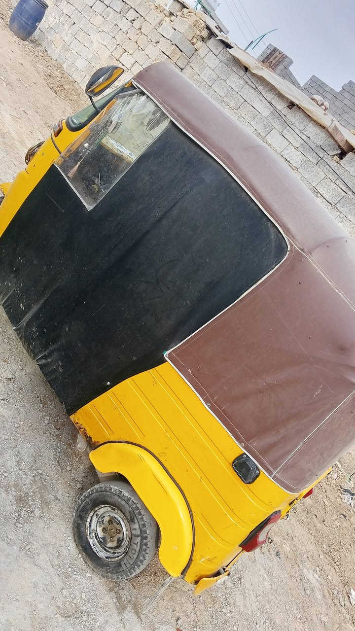 تكتك البيع موديل 18 سعر 3500 وبيه مجال بغداد وراقه ضايعه بس طلعتله وراق من لقاضي وشراي يتصل *********** تكتك كامله تخم تاير مكينه نضيفه كامله
