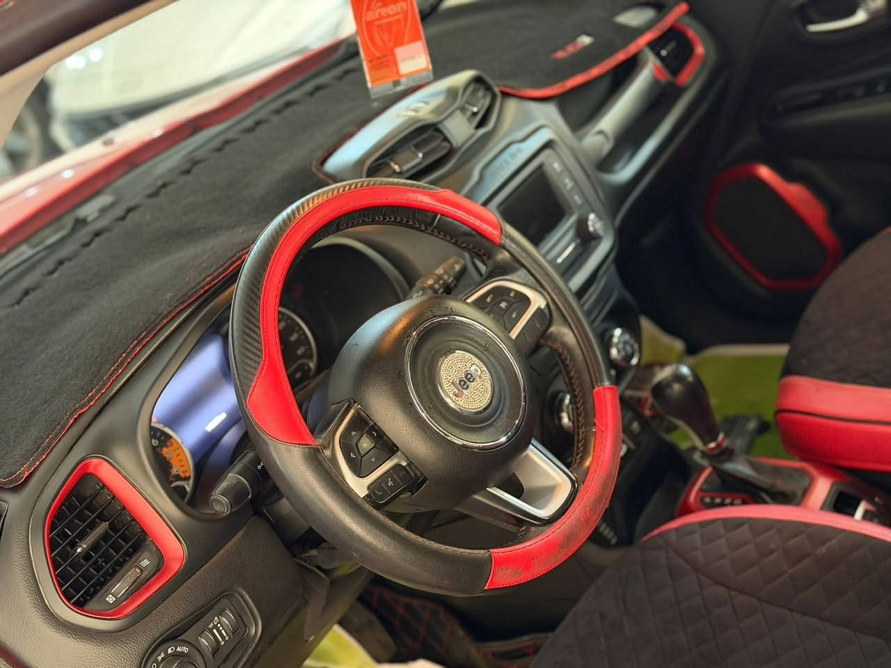 السلام عليكم 
جيب رانكيت مديل 2017 
سياره كلش نضيفه 
مكينه وكير خير من الله 
رقم اربيل تحويل ثاني يوم
ضررها نص بنيد وجامرلغ مثل ما مبين بل صوره
سعر 105$ وبيها مجال 
مكاني ديالى بعقوبة حي المعلمين 
داخل معرض الماسه 
***********
