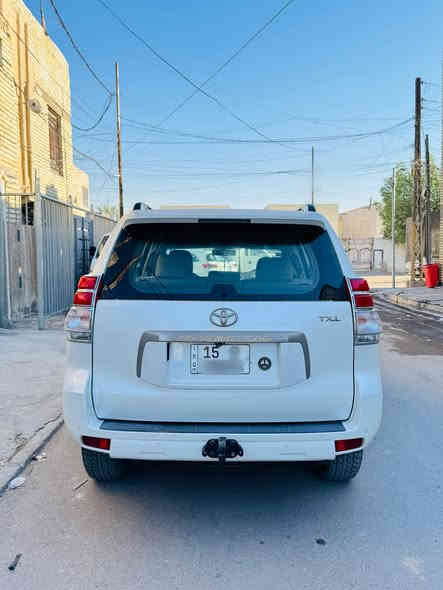 السلام عليكم 
برادو للبيع موديل 2010 
مكفوله عده شبر صبغ بلتكمه جه سايق  اثر طلقه وشبر بارد بلباب الخلفي مثل ما موضح بلسونار 
محرك 4 سلندر 2700
تبريد 3 قطع 
7 راكب
تخم تاير جديد 
كشنات جلد بلادي 
هوك خلفي
تحكمات استيرن جهتين 
حساسات خلفيه + اماميه
مخرج كهرباء
مري شفط 
اشاير بلمري 
كامره خلفيه + شاشه 
مواصفات البرادو المعروفه 
سياره كامله ونضيفه مابيها كل نقص 
السعر 215وبيها مجال 
مكان السيارة في بغداد
(غير متواجد على الفيس )
للاستفسار اكثر لاتصال على الرقم 
***********
***********
