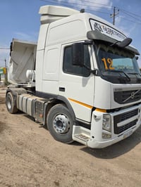 للبيع فالفو اكسل شفتات موديل ٢٠١٢اف ام مكينة ٤٨٠ تدفئة تبريد سيارة جاه...