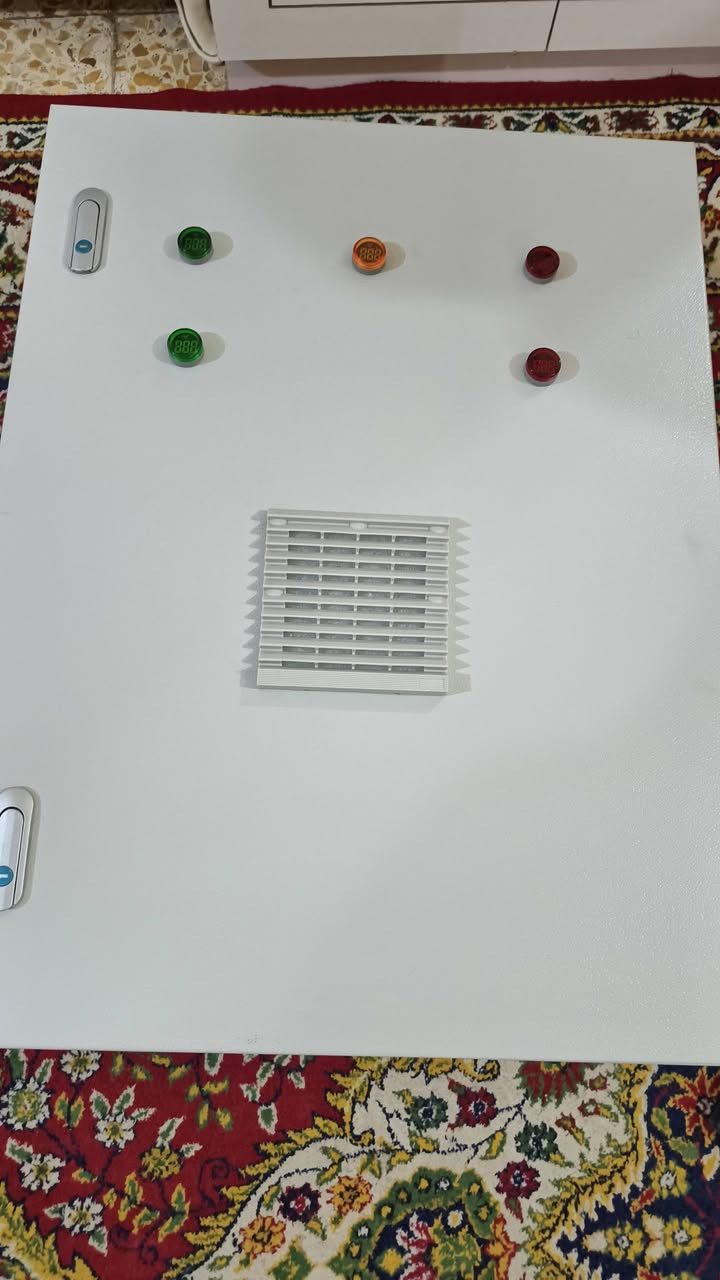 السلام عليكم ورحمة الله وبركاتة، تم تجهيز بورد ats يحتوي على خط وطني ثري فيز ومكان ميزانية وخط طاقة شمسية وخط مولدة سحب احتياط مع سلكتر فيزات للانارة فقط مع خرج احمال ثقيل ثري فيز وخرج انارة وقواطع لدخول المصادر، مستعدون لتصنيع وصيانة بوردات التحويل المنزلية حسب طلب الزبون او الكهربائي للتواصل *********** حسن ابو علي النجف الاشرف
