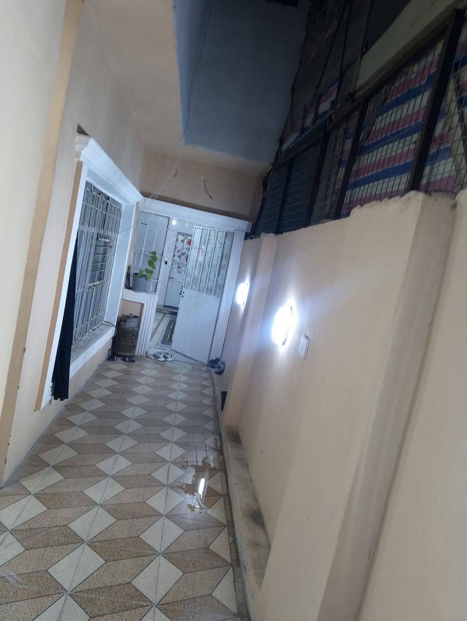 دار للبيع محموديه حي ١٧ قرب مدرسه المشاعل مساحه ٢٣٠م طابو صرف طابقين بناءه طابوق مسلح يحتوي على غرفتين نوم واستقبال كبيره وهول ومطبخ وصحيات ٢وكراج بناء ترميم جديد درجه اولى بياض وجديد وارضيه بورسلين وسيراميك المطبخ والممر والصحيات  السعر ١٨٨
لاستفسار مراسله الصفحه او الاتصال على الرقم  ‏‪***********‬‏
‏‪***********‬‏
