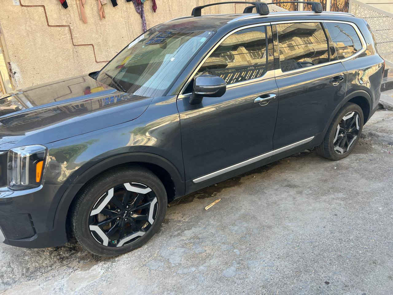 سلام عليكم كيا تلوريد 2023 وارد امريكي بيه بنيد وباب فقط ماشية ٢٥ الف اني مستورد سيارة جديدة مكينه ٦ سلندر سبعه راكب ٣ قطع تبريد كشن منفصل السعر ٢٣٨    تراهم مراوس  *********** بدون راقم
