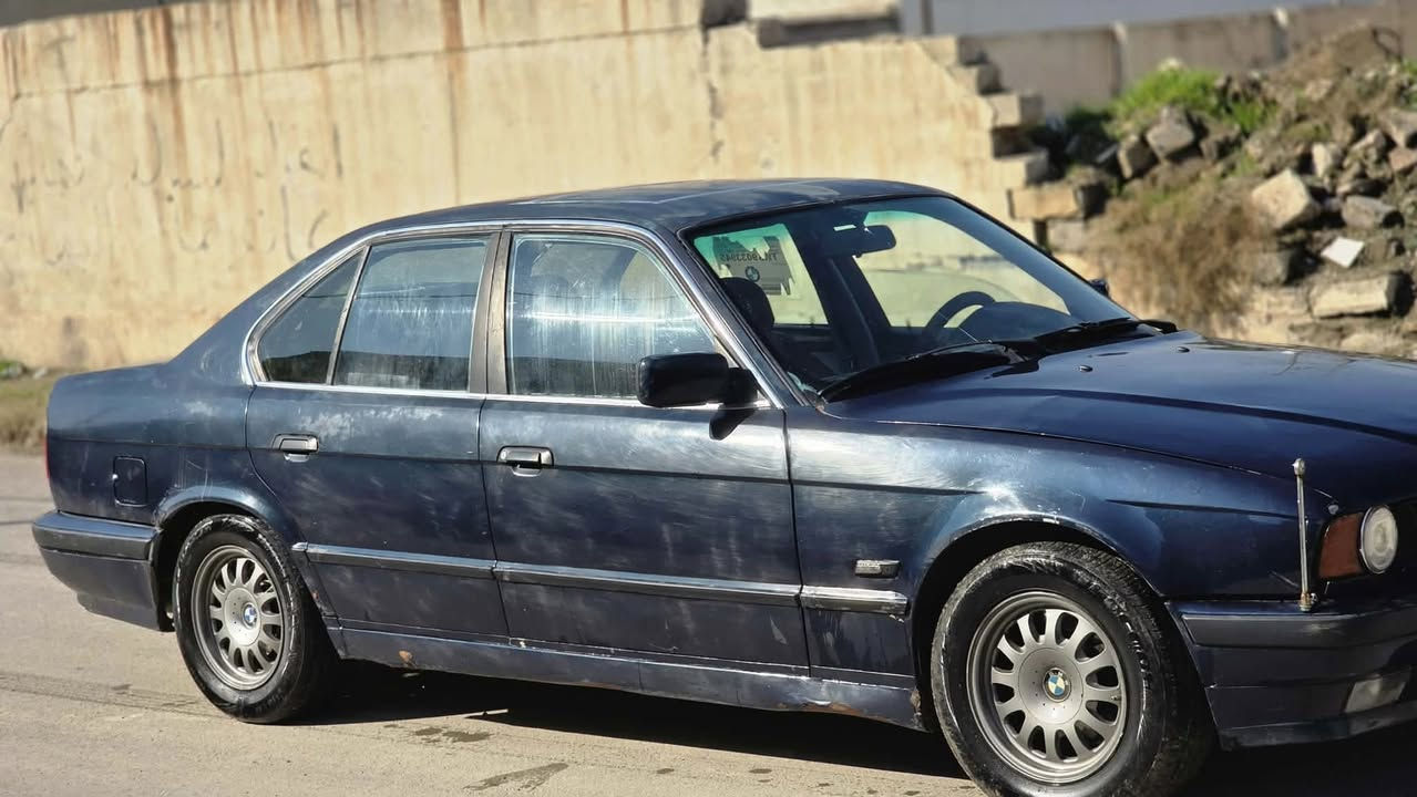 السلام عليكم من رخصت الادمن سياره 525 محرك كبس دجتال فول مواصفات كير عادي   اني حورته بيدي الاصل اوتو السياره بيها تقحيل الصكف والسندوك فقط رقم بغداد مشروع وطني السنويه الى 2027 كابون مابيها السعر 50 وبي مجال قليل اقره المنشور زين وتعالي وبيك خير ودلل *********** مكاني موصل حي الشفاء قرب مستشفى الجمهوري
