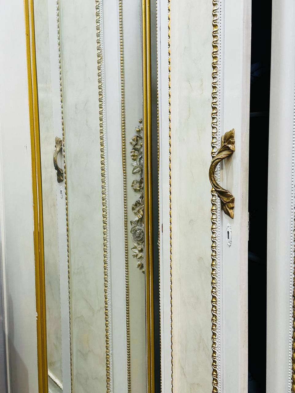 غرفة كويتي متكونة من كنتور وميز وملحق وزاويه وجرباية غرفة نضيفه وجديده السعر 800وبي مجال الاستفسار على الرقم ***********العنوان البصرة. خمسميل
