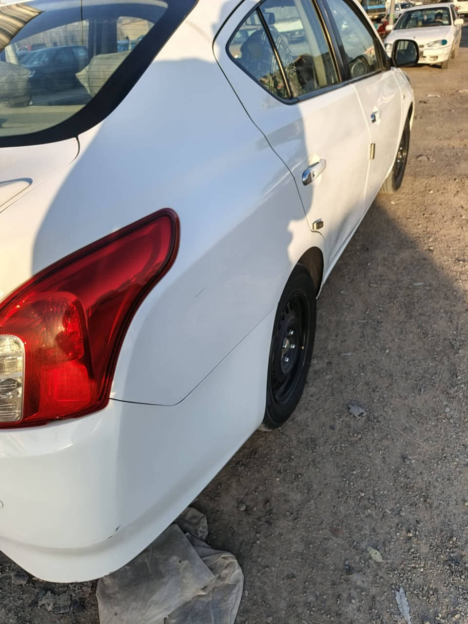 نيسان سني هندي 2022 ماشيه 115 بيها بارد بلباب الخلفي سعرها 112 وبيها مجال مكان السياره بغداد بسماية الاستفسار ***********
